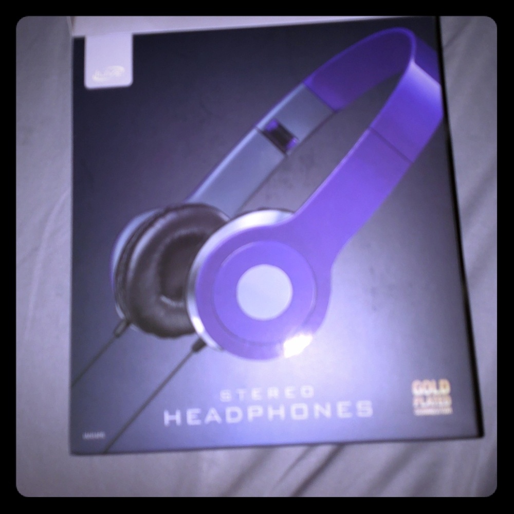 Knockoff beats headphones